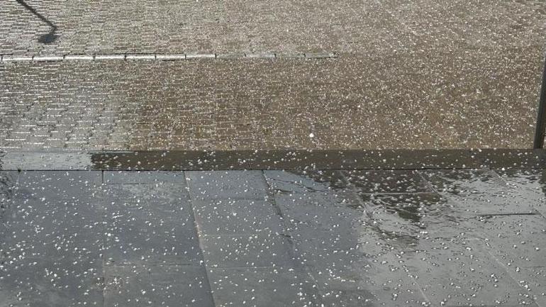 Her yer bir anda beyaza büründü ‘İlk defa bu kadar yoğun yağdı, araçlar durdu’