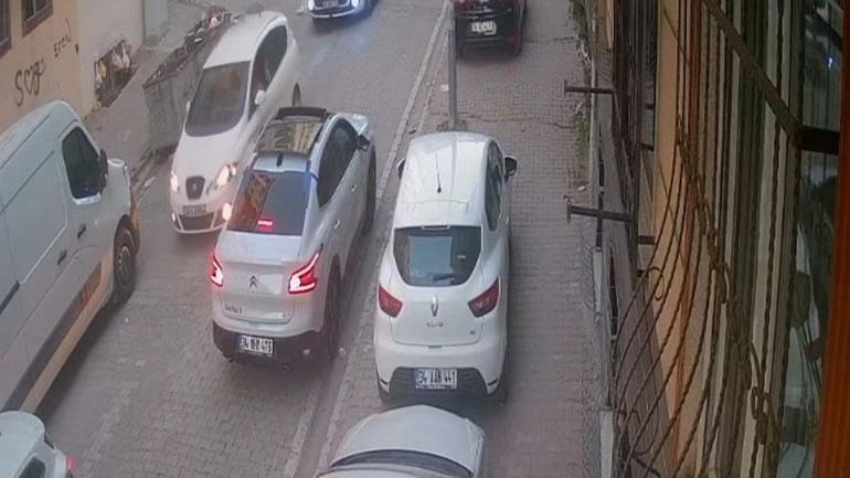Yol verme tartışması kanlı bitti Kavgayı ayırmak istedi göğsünden bıçaklandı