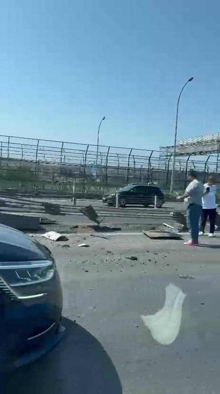 6852bc93105959d3b8d44e59 Haliç Köprüsü'nde kontrolden çıkan metrobüs bariyerlere çarptı