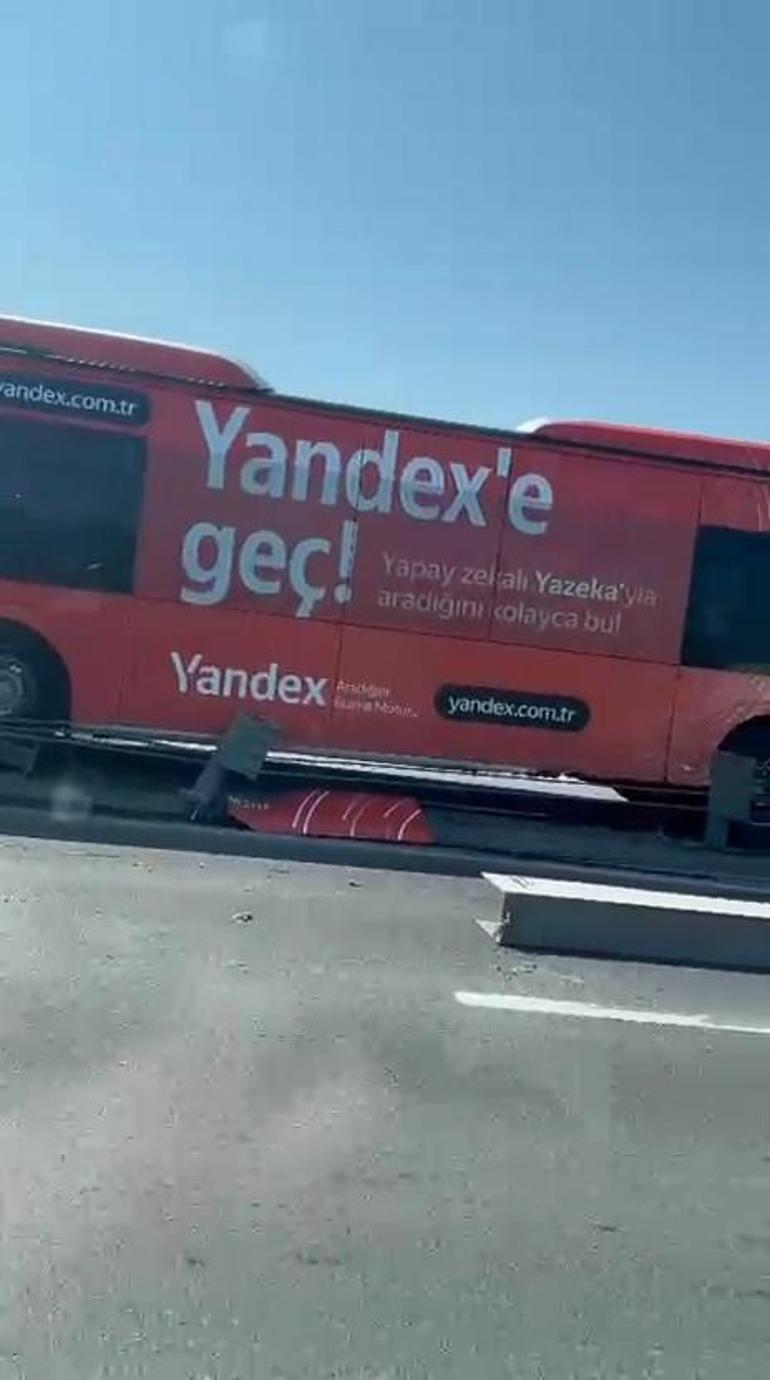 6852bc93105959d3b8d44e5b Haliç Köprüsü'nde kontrolden çıkan metrobüs bariyerlere çarptı