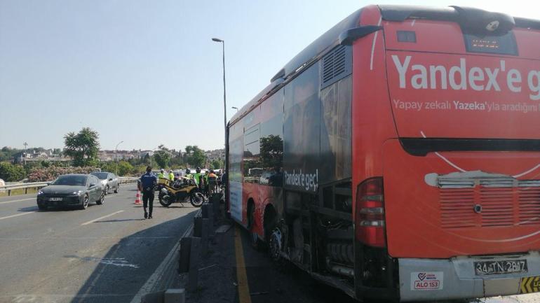 Haliç Köprüsünde kontrolden çıkan metrobüs bariyerlere çarptı