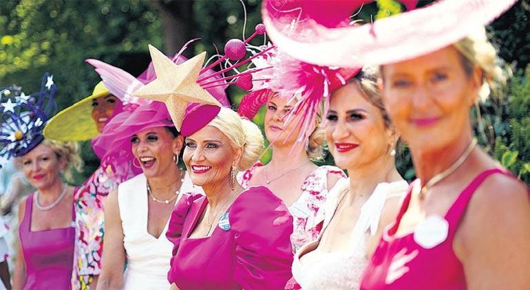 Atların yanı sıra şapkalar da yarışıyor Ascot modası