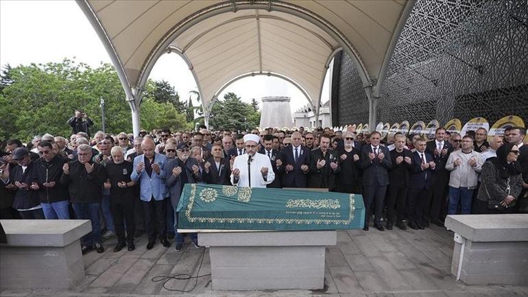 Doğum gününde amcasını unutmadı Burhan Şeşenden duygusal paylaşım
