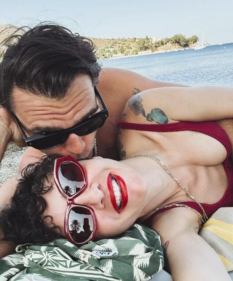 Birce Akalay ile Hakan Kurtaş aşka geldi Romantik poza beğeni yağdı
