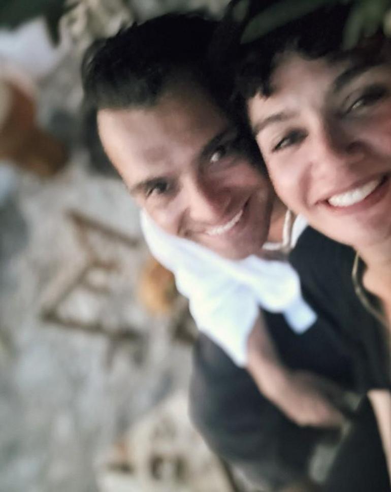 Birce Akalay ile Hakan Kurtaş aşka geldi Romantik poza beğeni yağdı