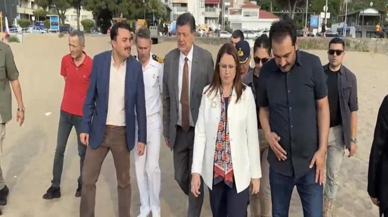 Mavi bayraklı plajda kirlilik Denize girmek yasaklandı