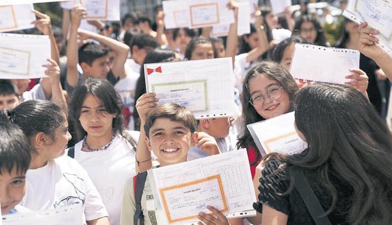 20 milyon öğrenci için tatil başladı: Okullarda forma geri dönüyor