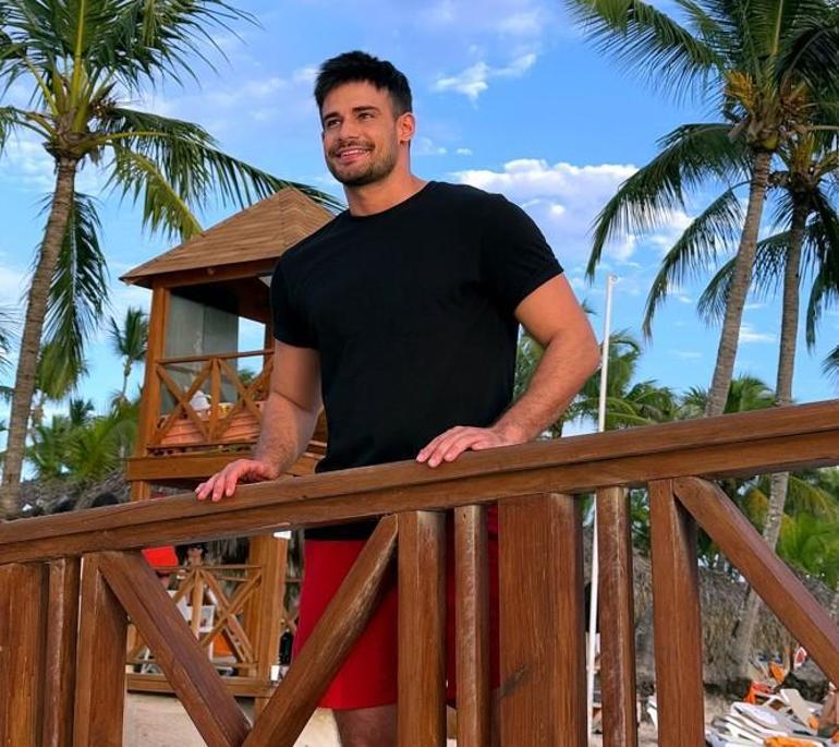 Survivor Batuhan Karacakaya aşka geldi Sevgilisi Sinem Akar ile romantik karesini paylaştı