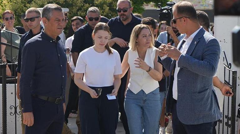 CHP Genel Başkanı Özel, YKSye giren Ferdi Zeyrekin kızı Nehiri bugün de yalnız bırakmadı