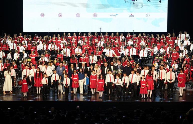 Cumhurbaşkanlığı Çocuk Orkestrası ve Korosu İstanbul’da ilk konserini verdi