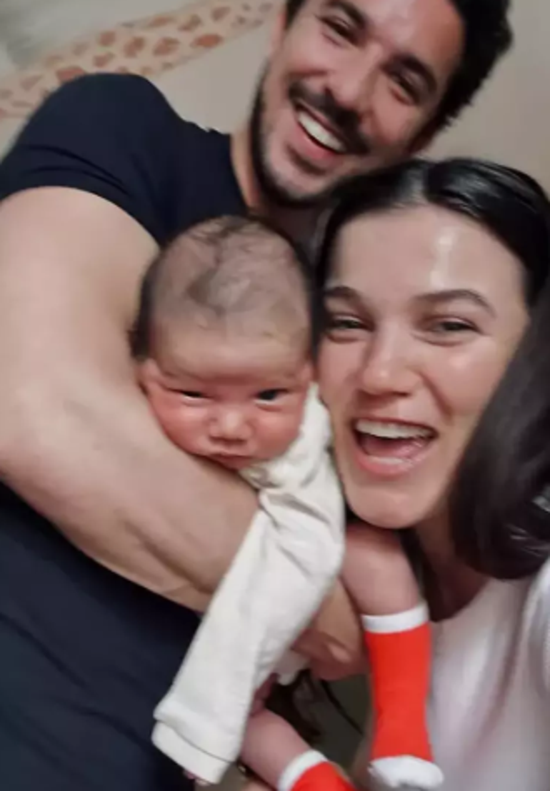 Pınar Denizden iki ay önce kucağına aldığı oğluyla yeni poz