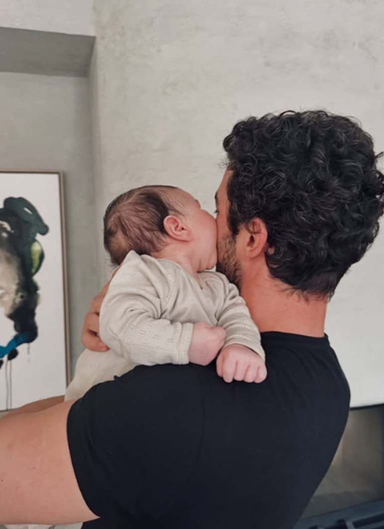 Pınar Denizden iki ay önce kucağına aldığı oğluyla yeni poz