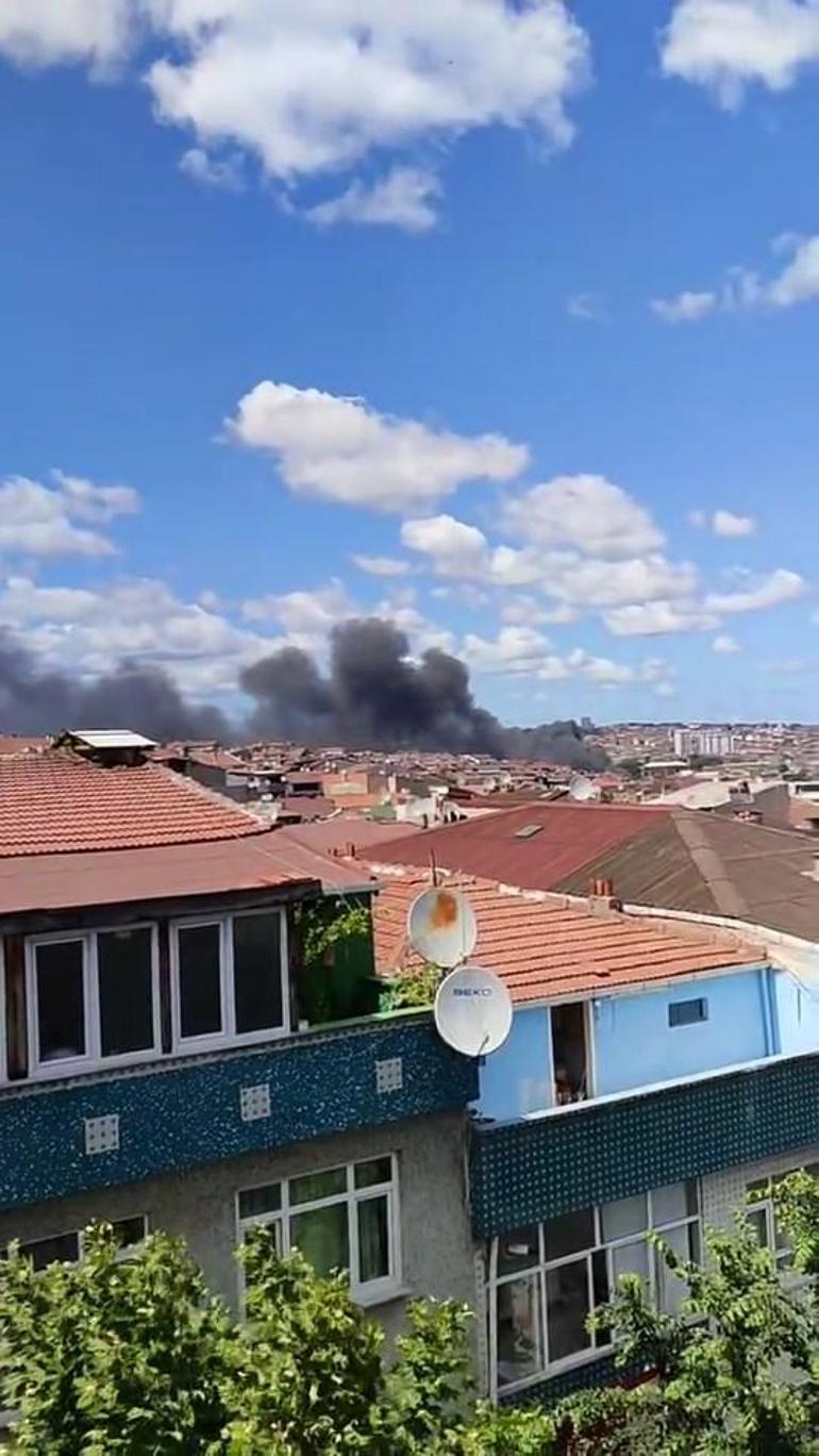 İstanbulda korkutan yangın Dumanlar birçok noktadan görülüyor