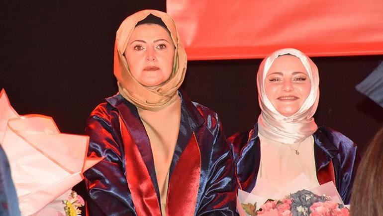68590350105959d3b8d465e5 2 kanseri yendi, üniversiteden birincilikle mezun oldu! Diplomasını kızının elinden aldı