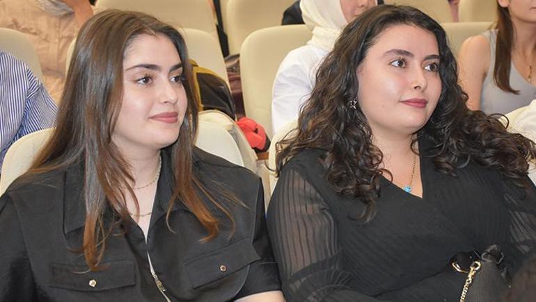 685903a7105959d3b8d465ee 2 kanseri yendi, üniversiteden birincilikle mezun oldu! Diplomasını kızının elinden aldı