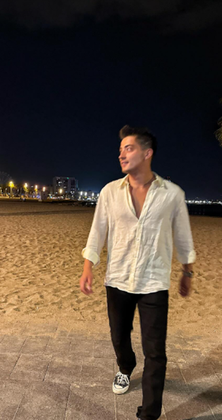 Ne iyi ettik de geldik Uzak Şehirin Kayasından Barcelona pozları