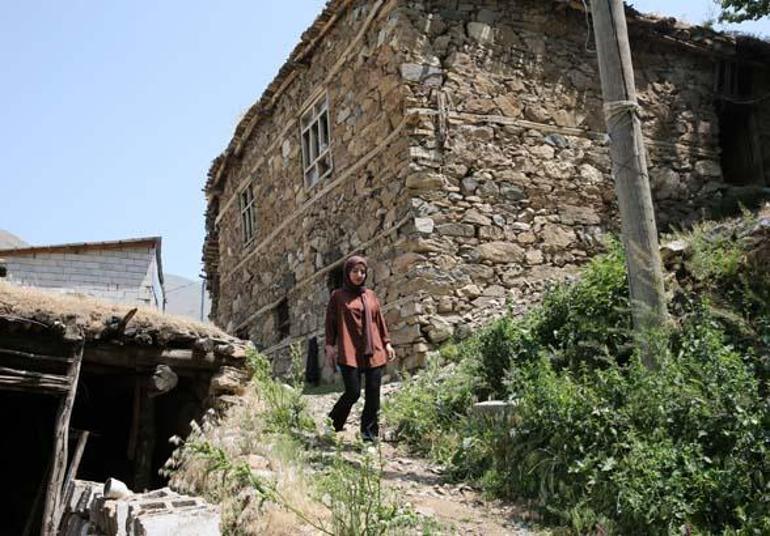 Henüz 23 yaşında: Gittiğim kurumlarda kapılar sonuna kadar açılıyor