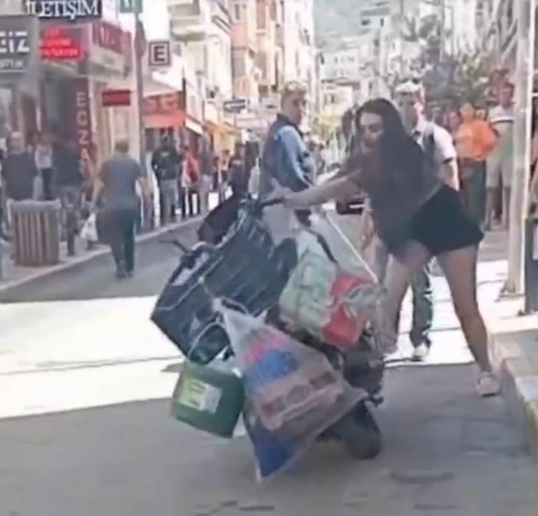 İzmirde 2 kadından belediyle çalışanına temizlik fırçasıyla darp