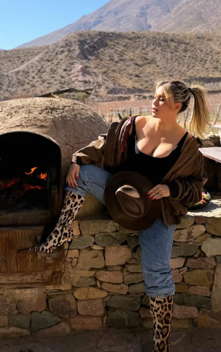 Wanda Nara kuzulara süt içirdi Karda bisiklete bindi