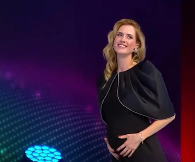 Dördüncü kez anne olacak Karnı burnunda yeni pozlarını paylaştı