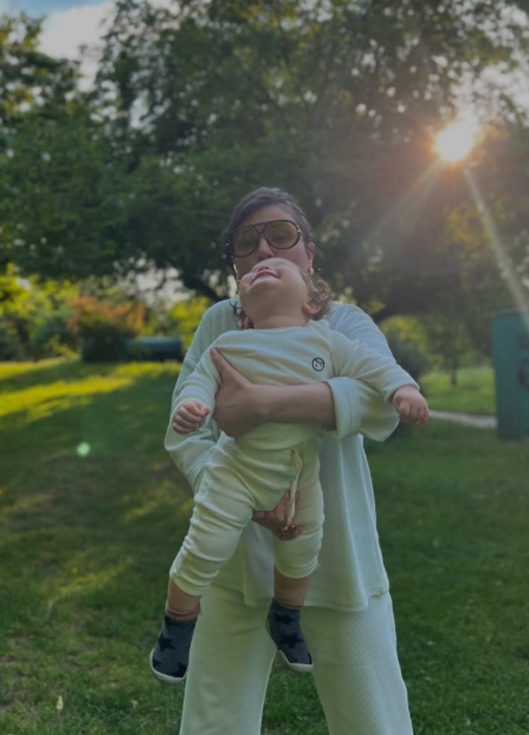 Gonca Vuslaterinden eşi ve minik kızıyla yeni paylaşım