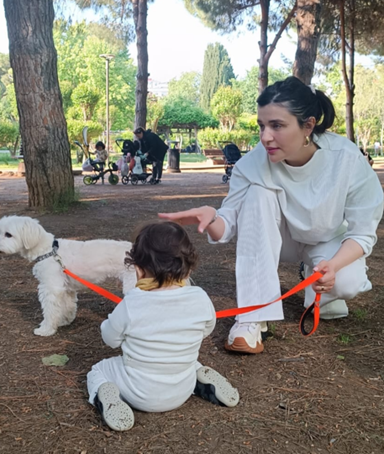 Gonca Vuslaterinden eşi ve minik kızıyla yeni paylaşım