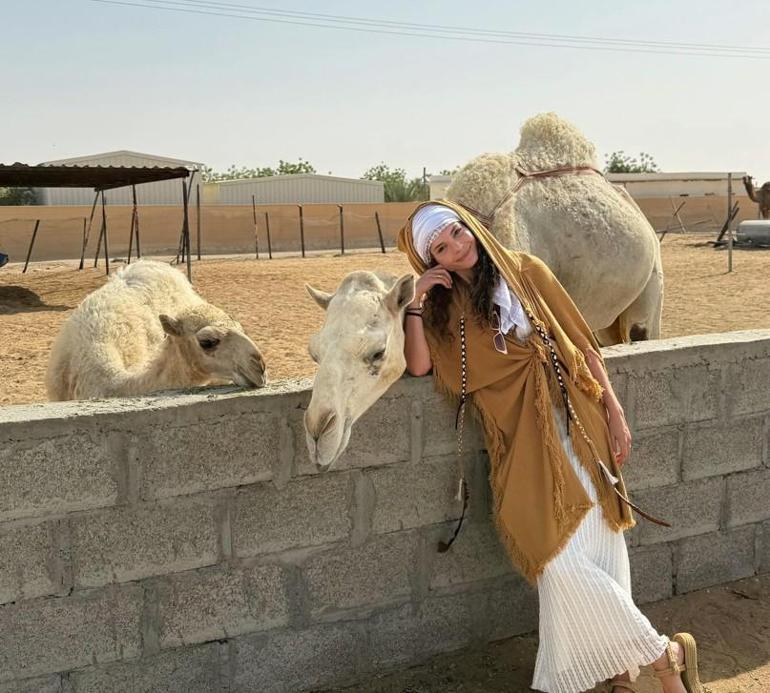 Ebru Şahinin yeni tatil rotası belli oldu Çöl sıcağında poz verdi