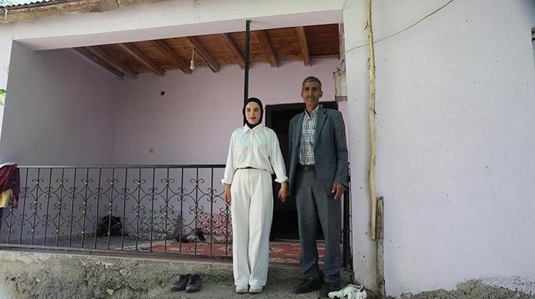 YKS sonrası kızını çiçeklerle karşılayan baba: Ben okuyamadım ama çocuklarımın hepsi okusun