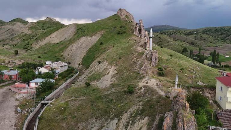 Minareyi bulan camiyi bulamıyor Sivasta şaşkına çeviren olay