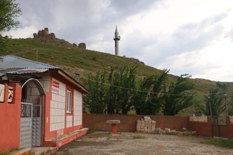 Minareyi bulan camiyi bulamıyor Sivasta şaşkına çeviren olay