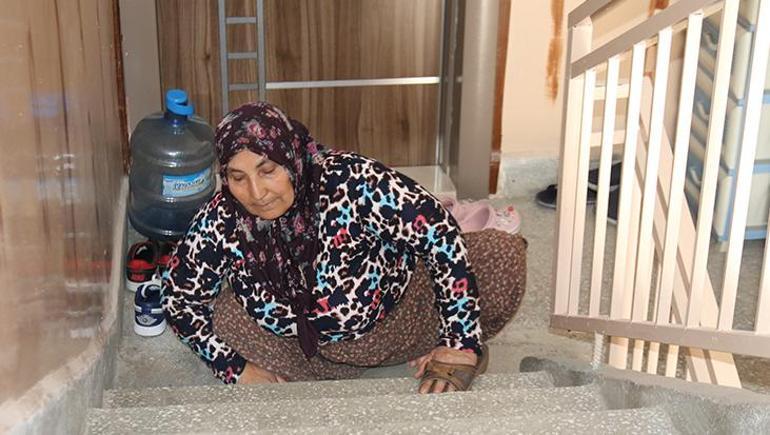 63 yıldır emekleyerek yaşıyor Hatice teyze asansör bekliyor: 2inci kata 15-20 dakikada anca çıkıyorum