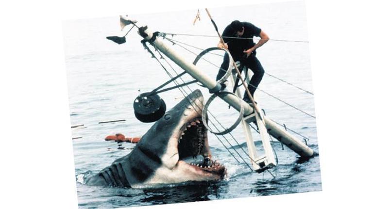 Hollywood’un çenesini düşüren film: Jaws