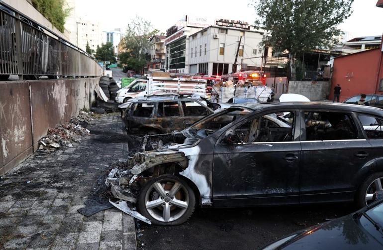 Ataşehirde yangın: Park halindeki otomobiller yandı