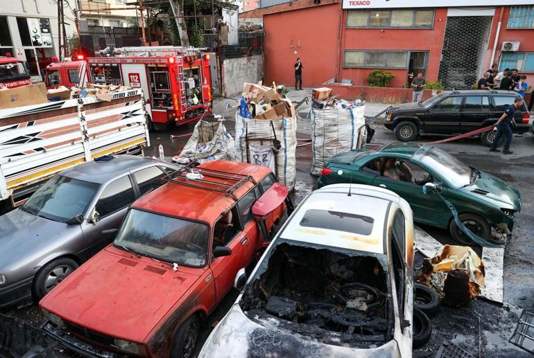 Ataşehirde yangın: Park halindeki otomobiller yandı