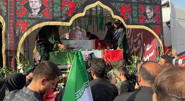 İranda İsrail saldırılarında hayatını kaybedenler için cenaze töreni düzenleniyor