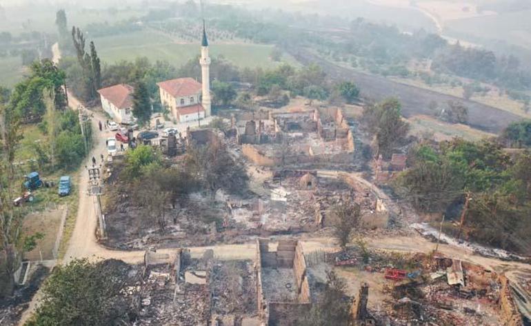 Alevler hızla ilerliyor Köyler boşaltıldı: Kül yağmaya başladı