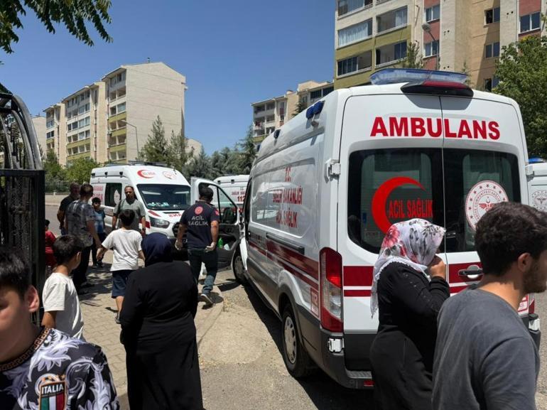 Son dakika Diyarbakırda apartmanda yangın: Mahsur kalanlar kurtarıldı