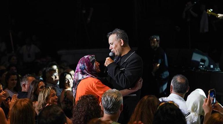 Şarkıcı Haluk Levent, 30. sanat yılını Harbiyede kutladı