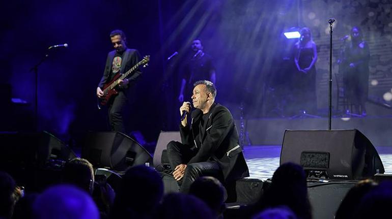 Şarkıcı Haluk Levent, 30. sanat yılını Harbiyede kutladı