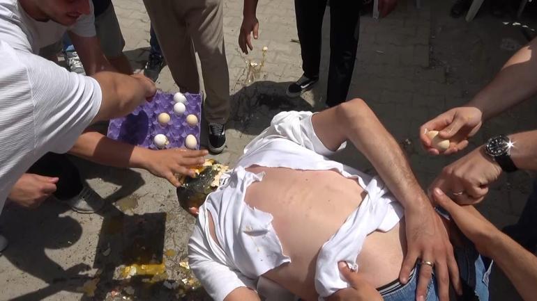 Damadın başına gelmeyen kalmadı: Düğünde soğuk suyla yıkandı, kıyafetleri kesildi
