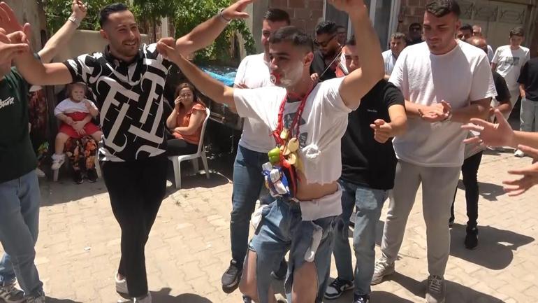 Damadın başına gelmeyen kalmadı: Düğünde soğuk suyla yıkandı, kıyafetleri kesildi