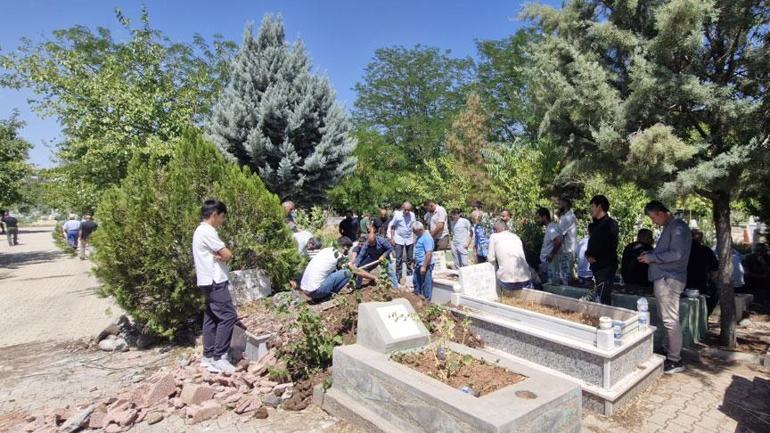 Doktorlar ‘2 ay yaşatabiliriz’ demişti Ablasıyla aynı kaderi paylaşıp aynı mezara defnedildi