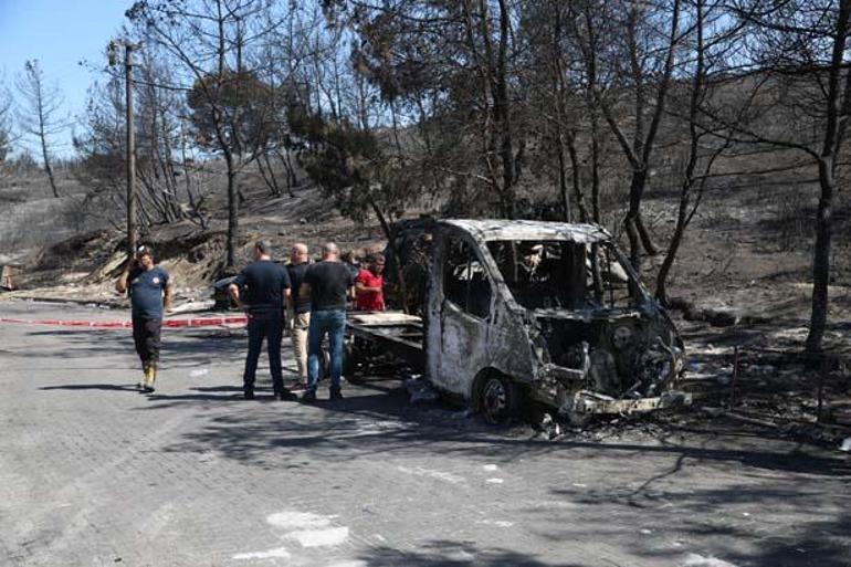 68626c6c551b9ccf702b758f İzmir'de orman yangınının sıçradığı galericiler sitesinde hasarın boyutu ortaya çıktı