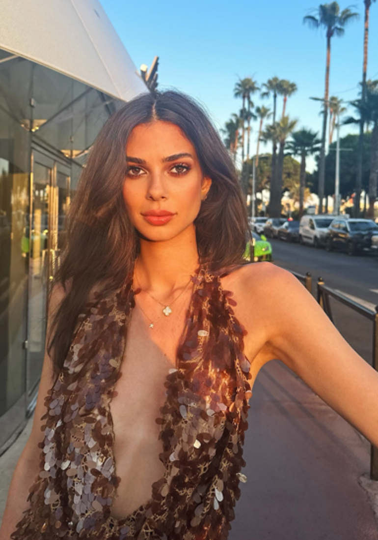 Defne Samyeli ve kızları Cannesı yaktı geçti