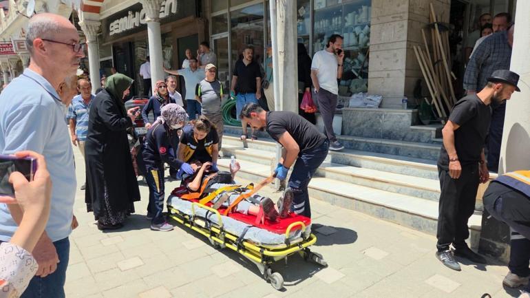 Fren yerine gaza bastı: Yayalara çarpan sürücü, gözyaşlarını tutamadı
