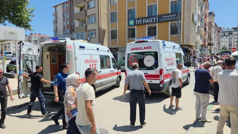 Fren yerine gaza bastı: Yayalara çarpan sürücü, gözyaşlarını tutamadı