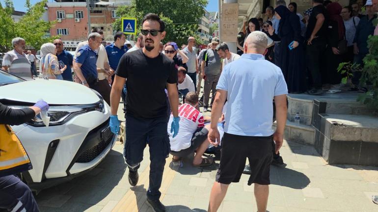 Fren yerine gaza bastı: Yayalara çarpan sürücü, gözyaşlarını tutamadı