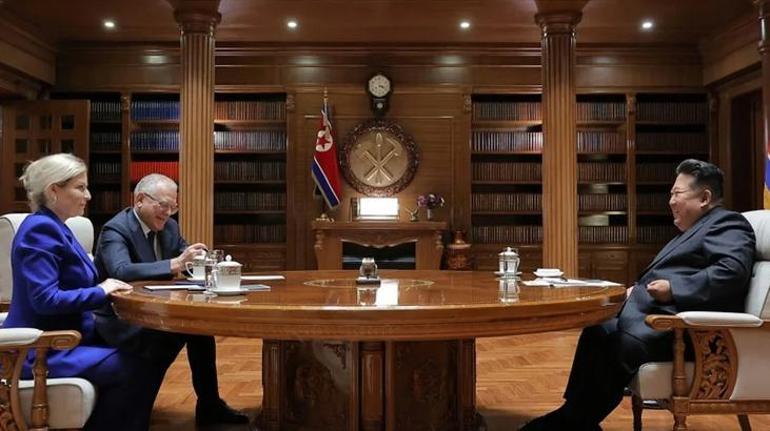 686394fed13a6e6d2d96783e SON DAKİKA HABERLERİ: KUZEY KORE LİDERİ KIM JONG ASKER TABUTUNA KAPANDI! İŞTE ŞAŞIRTAN KARELER