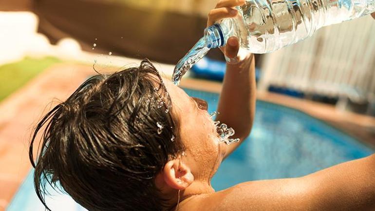 Children under the age of 5 are especially at risk. Do not take them out during these hours.