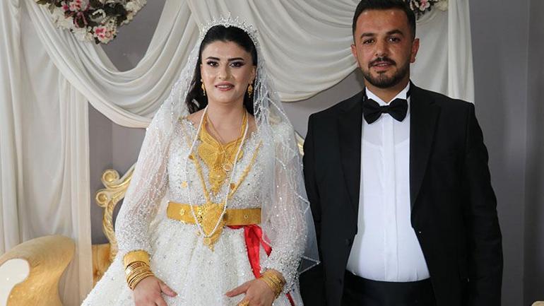 Gelini altına damadı paraya boğdular Düğün 2 gün sürdü, 1 ton et tüketildi